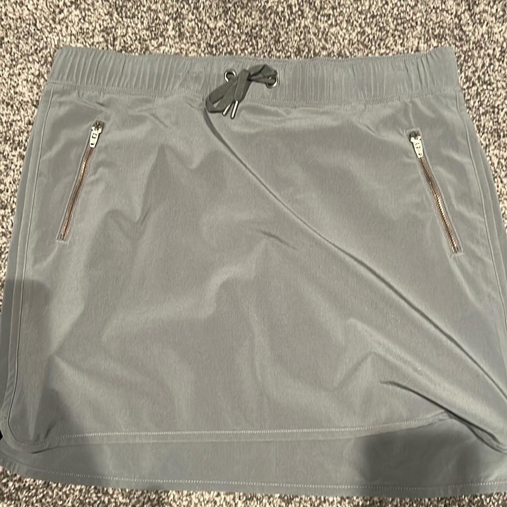 Athleta green shirt with ties and zip pockets. Only worn a few times.